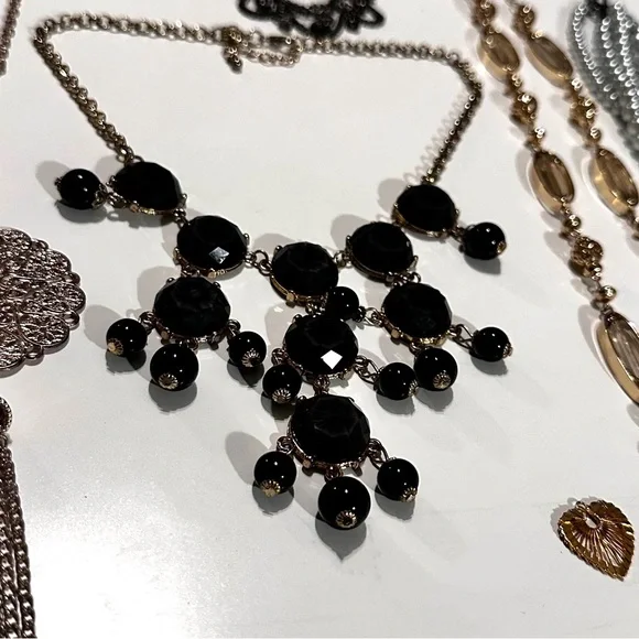 32pcs Vintage Jewelry Bundle Lot Necklace Beads Brooch Ring Earrings Bracelet - Picture 6 of 16